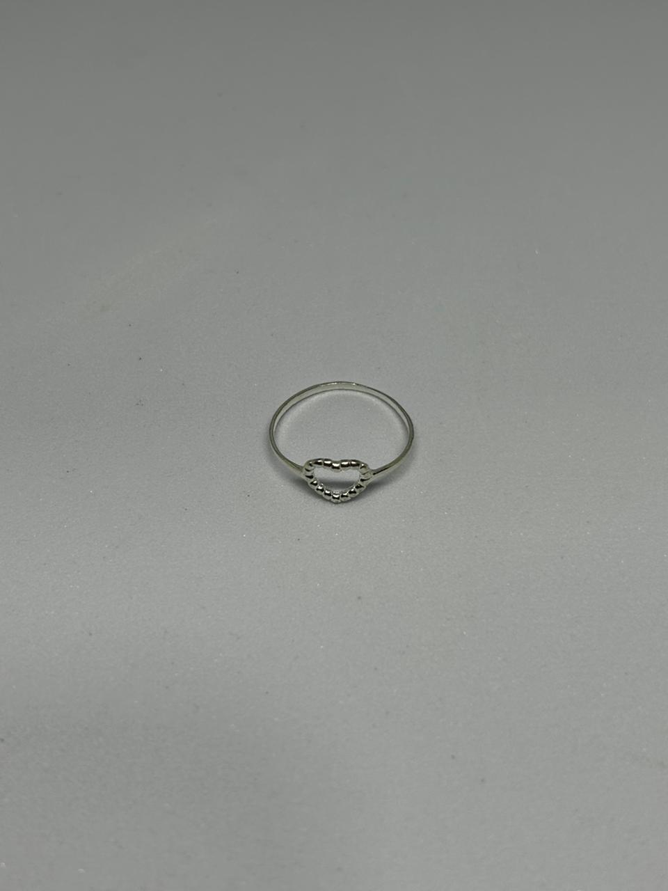 Anel coração vazado cravejado